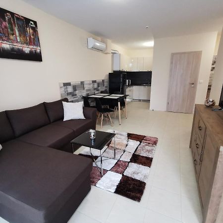 Къмпинг Градина - Апартамент С Две Спални В К-С Черноморска Звезда Appartement Chernomorets Buitenkant foto