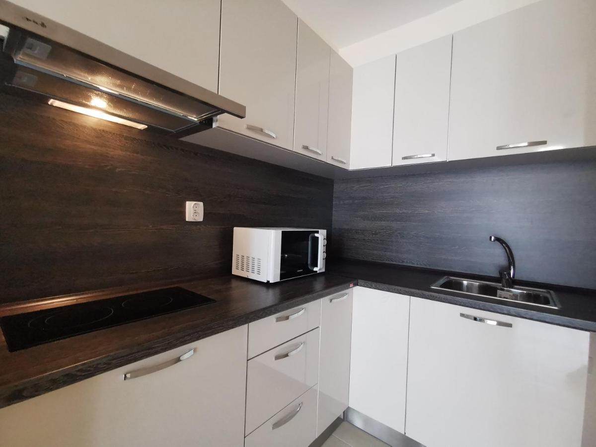 Къмпинг Градина - Апартамент С Две Спални В К-С Черноморска Звезда Appartement Chernomorets Buitenkant foto